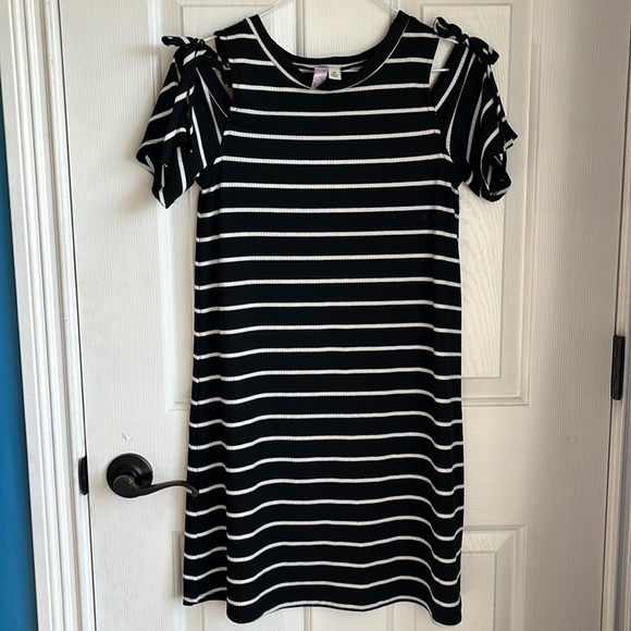 Alya Dresses & Skirts - Alya - Women’s Black and White Striped Summer Dress size M